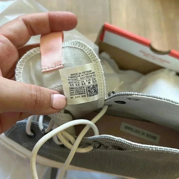 NIB Converse Chuck 70 Sneakers in Gray and Pink Women’s Sz 5.5 - Picture 10 of 10